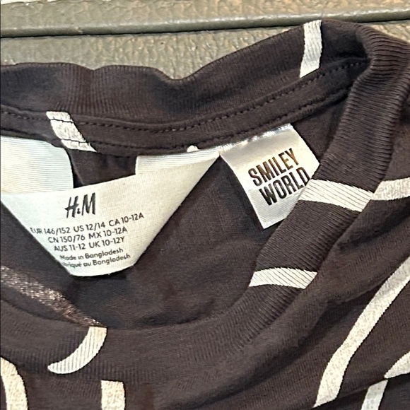 H&M Smiley Face Black kids Cropped T-Shirt size 12/14 - Picture 2 of 4